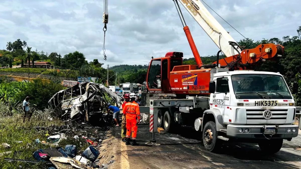 Sube a 38 número de víctimas mortales tras grave accidente en Brasil